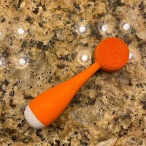 Pmd silicone facial cleanser